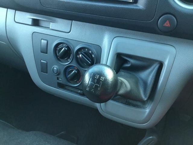 NV350キャラバンバン ロングDX 走行32800キロ・5MT・ETC・社外ナビ・TV(4枚目)