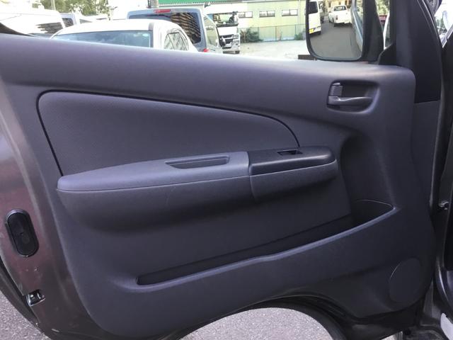 NV350キャラバンバン ロングDX 走行32800キロ・5MT・ETC・社外ナビ・TV(17枚目)