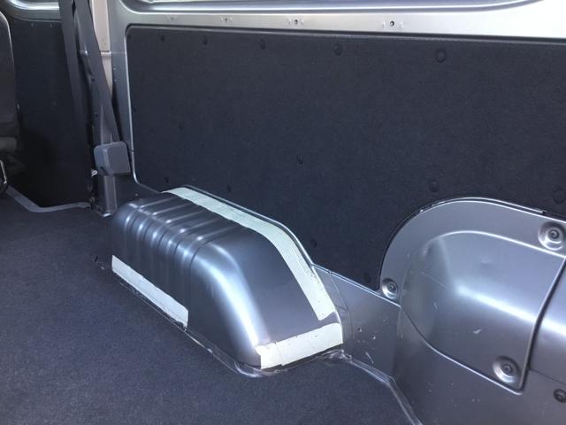 NV350キャラバンバン ロングDX 走行32800キロ・5MT・ETC・社外ナビ・TV(20枚目)
