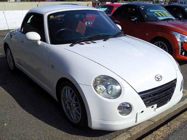 当店の営業時間はＡＭ　１０：３０〜ＰＭ　１８：００です。少人数運営の為、車検・納車作業等で不在にしていることもございます。大変恐れ入りますが、ご来店前には一度お電話頂きますと幸いです。