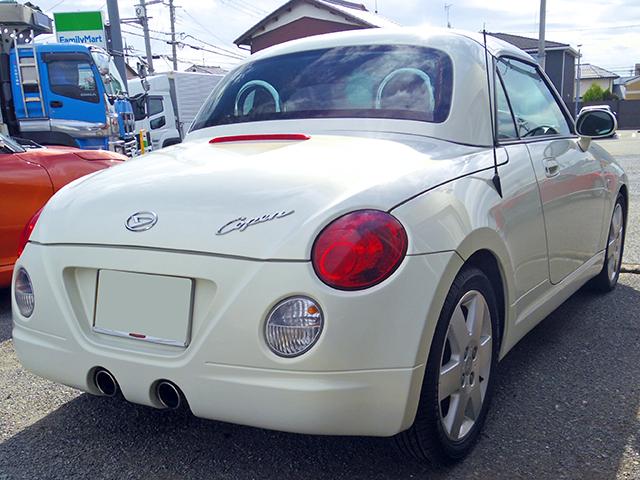 純正アルミホイールが足元を引き締めています！かっこいいですよ♪