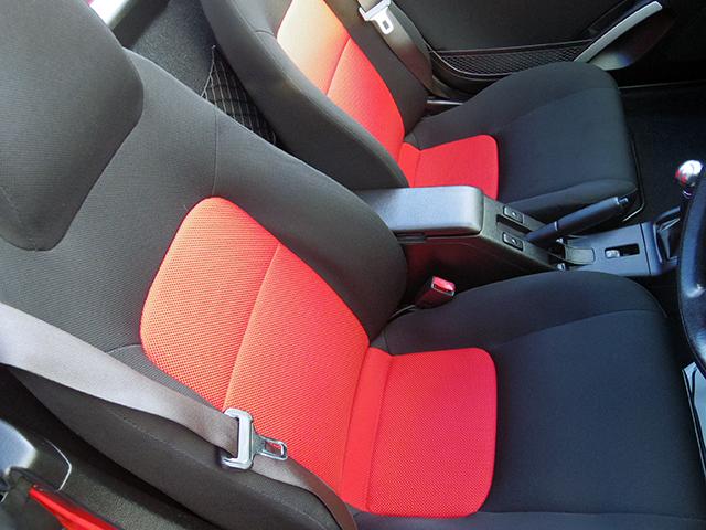 目立った汚れもなく非常に綺麗なシート。内装の状態の良さに自信あります！