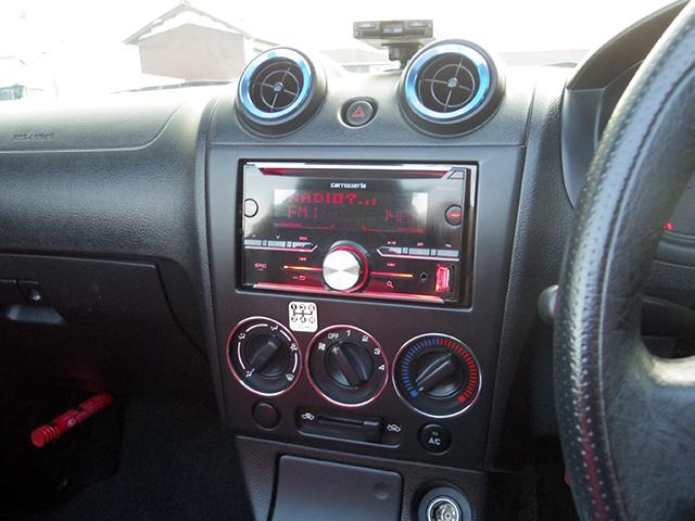 ＣＤオーディオはスマートでかっこいいです。余計なボタンがないので操作も簡単です。