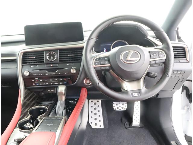 ＲＸ ＲＸ３００　Ｆスポーツ　パノラミックビューモニター　ムーンルーフ（チルト＆スライド式）　ホイールロックナット　フロアマット（タイプＦ）　ナンバーフレーム　ＦＳＰＯＲＴ専用本革／ＦＳＰＯＲＴ専用フレアレッド／レーザーカット本杢（2枚目）