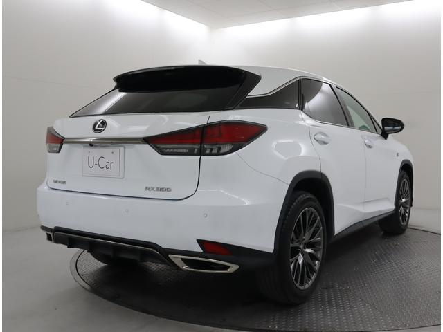 ＲＸ ＲＸ３００　Ｆスポーツ　パノラミックビューモニター　ムーンルーフ（チルト＆スライド式）　ホイールロックナット　フロアマット（タイプＦ）　ナンバーフレーム　ＦＳＰＯＲＴ専用本革／ＦＳＰＯＲＴ専用フレアレッド／レーザーカット本杢（7枚目）