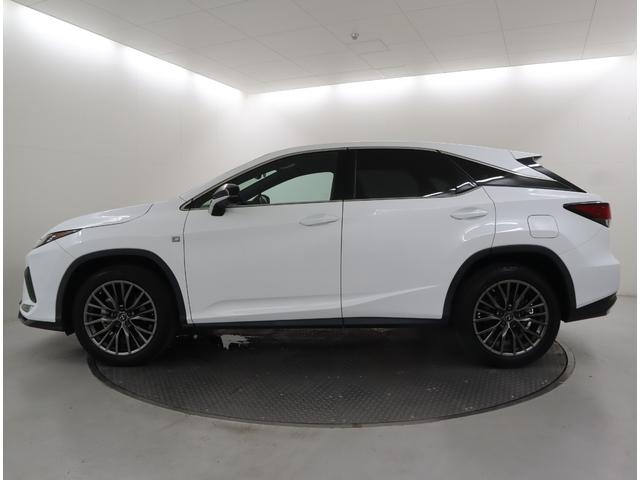 ＲＸ ＲＸ３００　Ｆスポーツ　パノラミックビューモニター　ムーンルーフ（チルト＆スライド式）　ホイールロックナット　フロアマット（タイプＦ）　ナンバーフレーム　ＦＳＰＯＲＴ専用本革／ＦＳＰＯＲＴ専用フレアレッド／レーザーカット本杢（12枚目）
