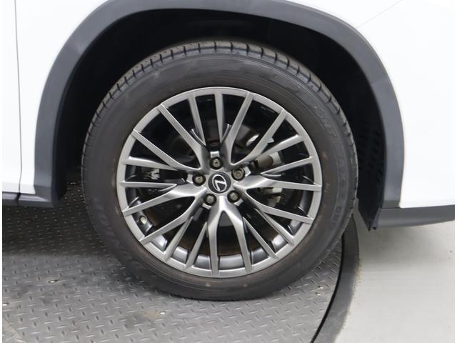 ＲＸ ＲＸ３００　Ｆスポーツ　パノラミックビューモニター　ムーンルーフ（チルト＆スライド式）　ホイールロックナット　フロアマット（タイプＦ）　ナンバーフレーム　ＦＳＰＯＲＴ専用本革／ＦＳＰＯＲＴ専用フレアレッド／レーザーカット本杢（40枚目）