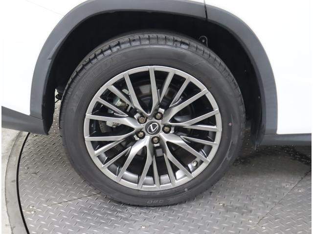 ＲＸ ＲＸ３００　Ｆスポーツ　パノラミックビューモニター　ムーンルーフ（チルト＆スライド式）　ホイールロックナット　フロアマット（タイプＦ）　ナンバーフレーム　ＦＳＰＯＲＴ専用本革／ＦＳＰＯＲＴ専用フレアレッド／レーザーカット本杢（41枚目）