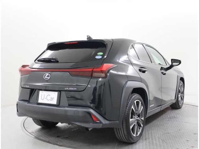 UX UX250h バージョンL 非認定中古車 カラーヘッドアップディスプレイ パノラミックビューモニター 設置型充電ムーンルーフ(チルト&アウタースライド式)純正ドライブレコーダー装備ランフラットタイヤ装備(225/50/RF18)(4枚目)