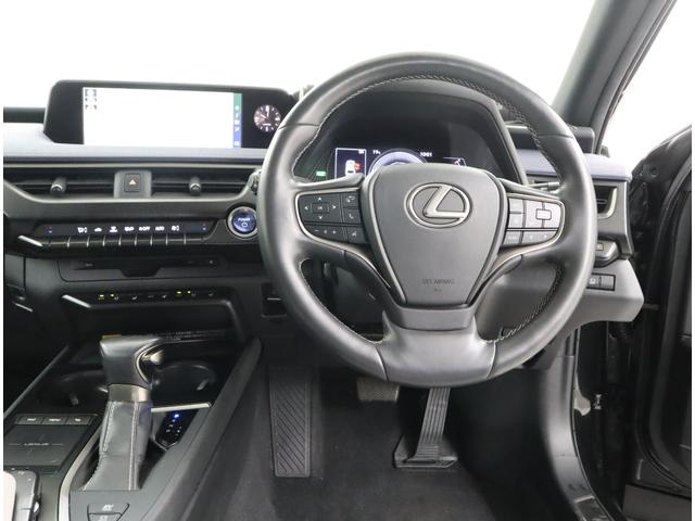 UX UX250h バージョンL 非認定中古車 カラーヘッドアップディスプレイ パノラミックビューモニター 設置型充電ムーンルーフ(チルト&アウタースライド式)純正ドライブレコーダー装備ランフラットタイヤ装備(225/50/RF18)(8枚目)