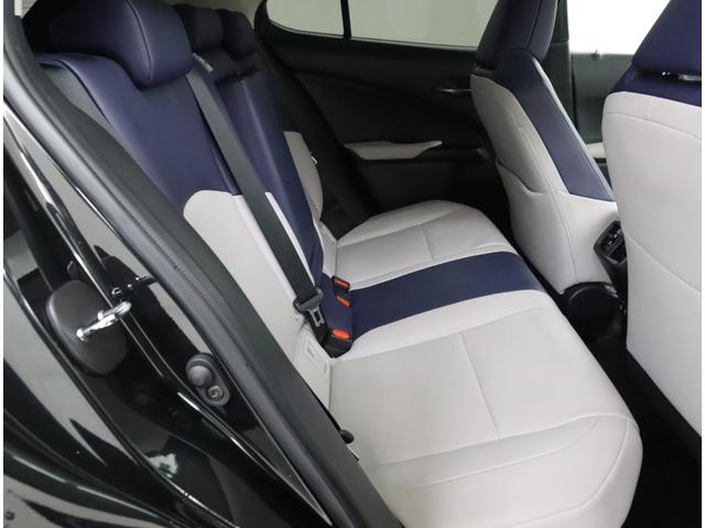 UX UX250h バージョンL 非認定中古車 カラーヘッドアップディスプレイ パノラミックビューモニター 設置型充電ムーンルーフ(チルト&アウタースライド式)純正ドライブレコーダー装備ランフラットタイヤ装備(225/50/RF18)(9枚目)