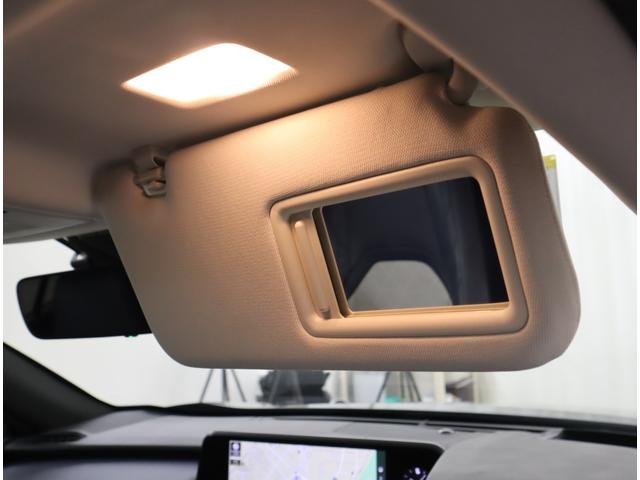 UX UX250h バージョンL 非認定中古車 カラーヘッドアップディスプレイ パノラミックビューモニター 設置型充電ムーンルーフ(チルト&アウタースライド式)純正ドライブレコーダー装備ランフラットタイヤ装備(225/50/RF18)(17枚目)