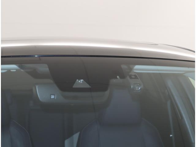 UX UX250h バージョンL 非認定中古車 カラーヘッドアップディスプレイ パノラミックビューモニター 設置型充電ムーンルーフ(チルト&アウタースライド式)純正ドライブレコーダー装備ランフラットタイヤ装備(225/50/RF18)(18枚目)