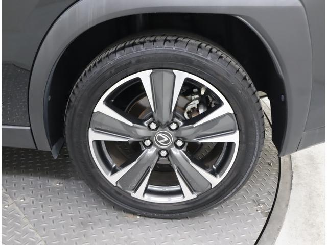 UX UX250h バージョンL 非認定中古車 カラーヘッドアップディスプレイ パノラミックビューモニター 設置型充電ムーンルーフ(チルト&アウタースライド式)純正ドライブレコーダー装備ランフラットタイヤ装備(225/50/RF18)(35枚目)