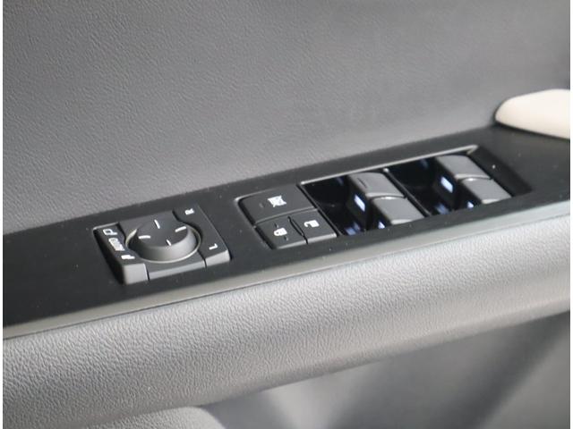 UX UX250h バージョンL 非認定中古車 カラーヘッドアップディスプレイ パノラミックビューモニター 設置型充電ムーンルーフ(チルト&アウタースライド式)純正ドライブレコーダー装備ランフラットタイヤ装備(225/50/RF18)(41枚目)