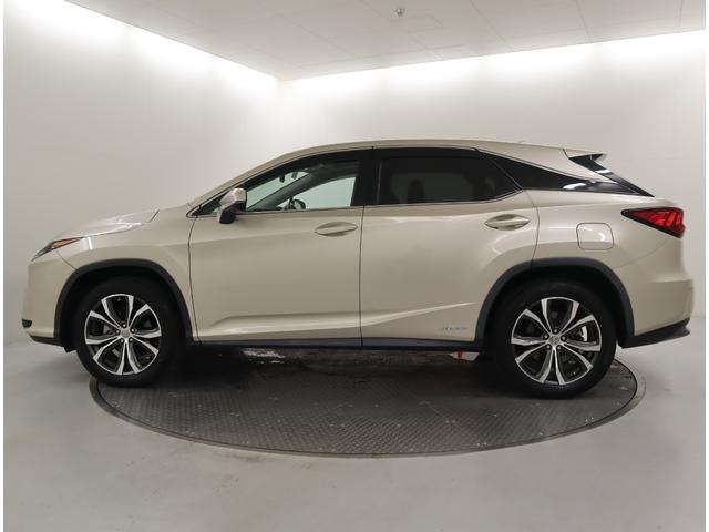 RX RX450h バージョンL 非認定中古車  ムーンルーフ(チルト&スライド式) ドアエッジプロテクター サイドバイザー フロアマット・ラゲージマット装備 社外品ドライブレコーダー装備 235/55R20タイヤ装備(3枚目)