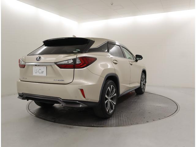 RX RX450h バージョンL 非認定中古車  ムーンルーフ(チルト&スライド式) ドアエッジプロテクター サイドバイザー フロアマット・ラゲージマット装備 社外品ドライブレコーダー装備 235/55R20タイヤ装備(4枚目)