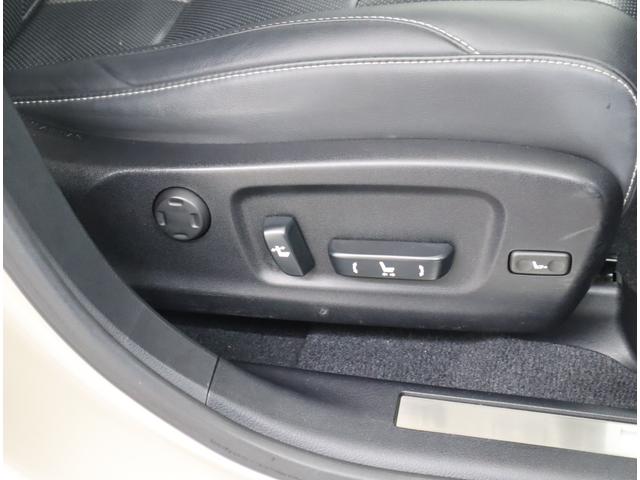 RX RX450h バージョンL 非認定中古車  ムーンルーフ(チルト&スライド式) ドアエッジプロテクター サイドバイザー フロアマット・ラゲージマット装備 社外品ドライブレコーダー装備 235/55R20タイヤ装備(8枚目)