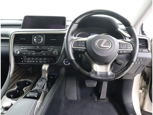 RX RX450h バージョンL 非認定中古車  ムーンルーフ(チルト&スライド式) ドアエッジプロテクター サイドバイザー フロアマット・ラゲージマット装備 社外品ドライブレコーダー装備 235/55R20タイヤ装備(9枚目)