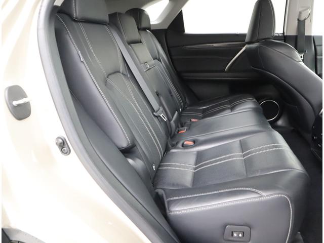 RX RX450h バージョンL 非認定中古車  ムーンルーフ(チルト&スライド式) ドアエッジプロテクター サイドバイザー フロアマット・ラゲージマット装備 社外品ドライブレコーダー装備 235/55R20タイヤ装備(10枚目)