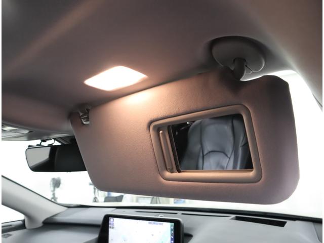 RX RX450h バージョンL 非認定中古車  ムーンルーフ(チルト&スライド式) ドアエッジプロテクター サイドバイザー フロアマット・ラゲージマット装備 社外品ドライブレコーダー装備 235/55R20タイヤ装備(32枚目)