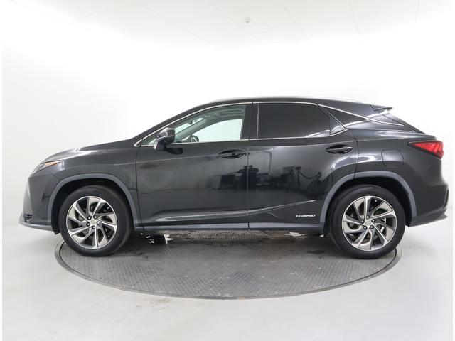 RX RX450h バージョンL 非認定中古車 235/55R20(セレクタブルカラートリムホイール) ルーフレール パノラマルーフ(アウタースライド式) スカッフイルミネーション ナンバーフレーム ロックナット(4枚目)