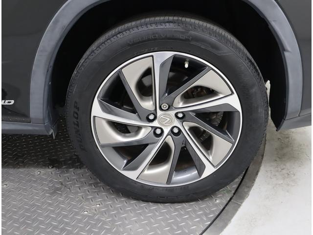 RX RX450h バージョンL 非認定中古車 235/55R20(セレクタブルカラートリムホイール) ルーフレール パノラマルーフ(アウタースライド式) スカッフイルミネーション ナンバーフレーム ロックナット(36枚目)