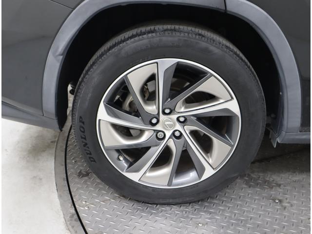 RX RX450h バージョンL 非認定中古車 235/55R20(セレクタブルカラートリムホイール) ルーフレール パノラマルーフ(アウタースライド式) スカッフイルミネーション ナンバーフレーム ロックナット(37枚目)