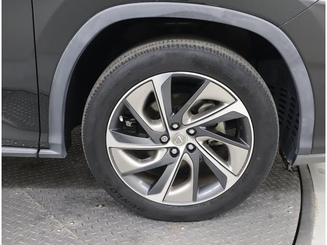 RX RX450h バージョンL 非認定中古車 235/55R20(セレクタブルカラートリムホイール) ルーフレール パノラマルーフ(アウタースライド式) スカッフイルミネーション ナンバーフレーム ロックナット(38枚目)