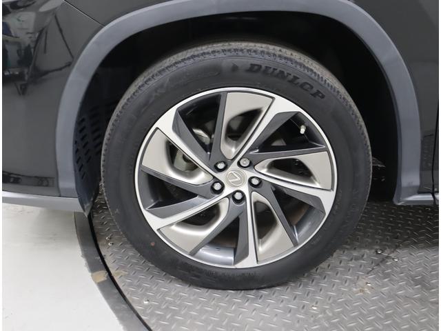 RX RX450h バージョンL 非認定中古車 235/55R20(セレクタブルカラートリムホイール) ルーフレール パノラマルーフ(アウタースライド式) スカッフイルミネーション ナンバーフレーム ロックナット(39枚目)