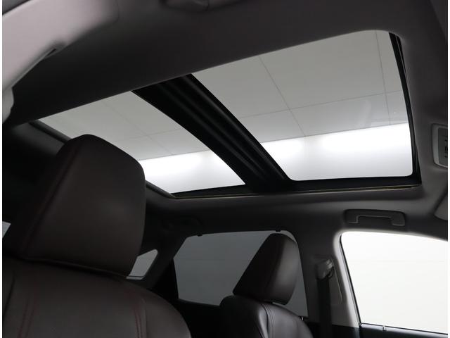 RX RX450h バージョンL 非認定中古車 235/55R20(セレクタブルカラートリムホイール) ルーフレール パノラマルーフ(アウタースライド式) スカッフイルミネーション ナンバーフレーム ロックナット(40枚目)