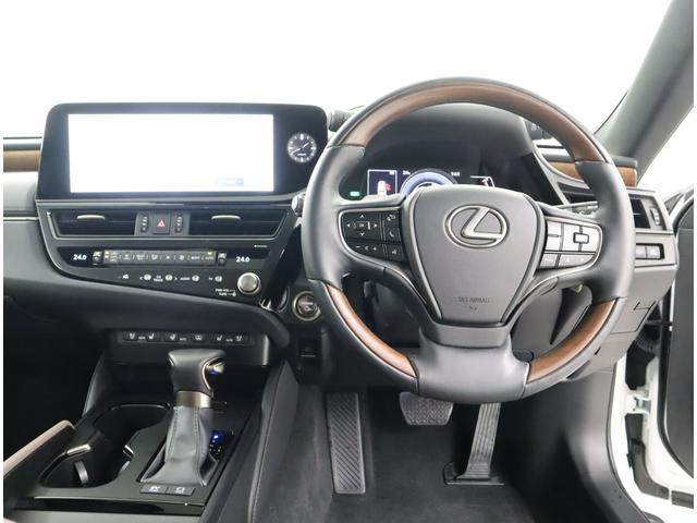 ES ES300h バージョンL セミアニリン本革/モーヴ/ウォールナット(オープンフィニッシュ/ダークブラウン) リヤスポイラー(20枚目)