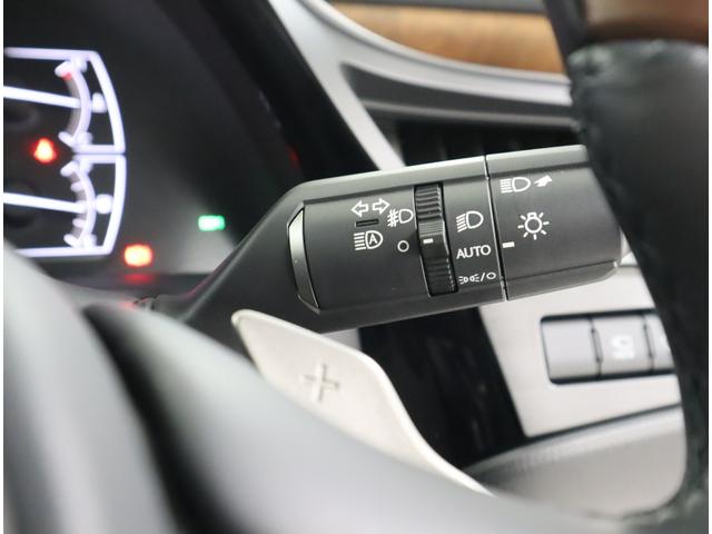 ES ES300h バージョンL セミアニリン本革/モーヴ/ウォールナット(オープンフィニッシュ/ダークブラウン) リヤスポイラー(22枚目)