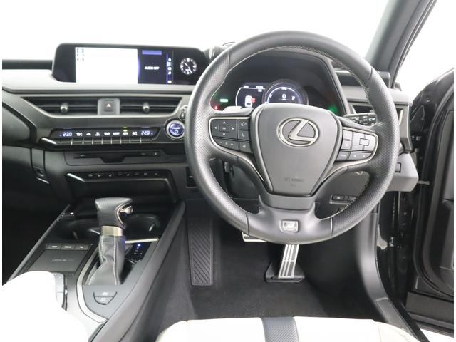 UX UX250h Fスポーツ パノラマミックビューモニター ムーンルーフ 社外品ドライブレコーダー レーンキーピングアシスト 三眼フルLEDヘッドライト Fスポーツ専用本革シート(9枚目)