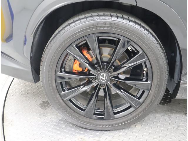 ＮＸ ＮＸ３５０　Ｆスポーツ　認定中古車ルーフレールパノラマルーフ（ＩＲ・ＵＶカット機能／チルト＆アウタースライド式パノラミックビューモニター／ＬＣＡ＋別体型ディスクプレイヤーＦＳＰＯ専用オレンジブレーキキャリパー（ＬＥＸＵＳロゴ（22枚目）