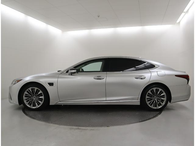 ＬＳ ＬＳ５００ｈ　エグゼクティブ　アドバンスドドライブ　セミアニリン本革／ホワイト／レザーカットスペシャル（ブラック）　銀影ラスター　２４５／４５Ｒ２０ランフラットタイヤ＆ノイズリダクションアルミ（スパッタリング塗装）（7枚目）