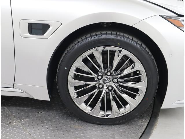 ＬＳ ＬＳ５００ｈ　エグゼクティブ　アドバンスドドライブ　セミアニリン本革／ホワイト／レザーカットスペシャル（ブラック）　銀影ラスター　２４５／４５Ｒ２０ランフラットタイヤ＆ノイズリダクションアルミ（スパッタリング塗装）（16枚目）