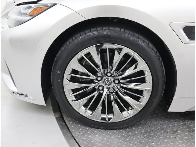 ＬＳ ＬＳ５００ｈ　エグゼクティブ　アドバンスドドライブ　セミアニリン本革／ホワイト／レザーカットスペシャル（ブラック）　銀影ラスター　２４５／４５Ｒ２０ランフラットタイヤ＆ノイズリダクションアルミ（スパッタリング塗装）（18枚目）