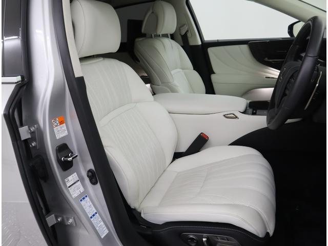 ＬＳ ＬＳ５００ｈ　エグゼクティブ　アドバンスドドライブ　セミアニリン本革／ホワイト／レザーカットスペシャル（ブラック）　銀影ラスター　２４５／４５Ｒ２０ランフラットタイヤ＆ノイズリダクションアルミ（スパッタリング塗装）（21枚目）