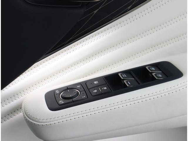 ＬＳ ＬＳ５００ｈ　エグゼクティブ　アドバンスドドライブ　セミアニリン本革／ホワイト／レザーカットスペシャル（ブラック）　銀影ラスター　２４５／４５Ｒ２０ランフラットタイヤ＆ノイズリダクションアルミ（スパッタリング塗装）（24枚目）