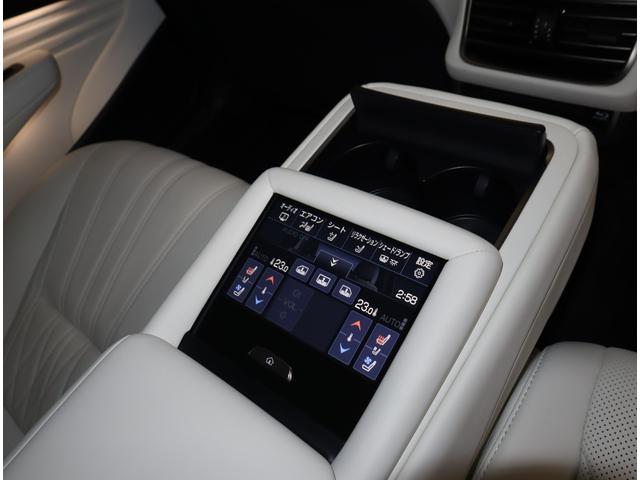 ＬＳ ＬＳ５００ｈ　エグゼクティブ　アドバンスドドライブ　セミアニリン本革／ホワイト／レザーカットスペシャル（ブラック）　銀影ラスター　２４５／４５Ｒ２０ランフラットタイヤ＆ノイズリダクションアルミ（スパッタリング塗装）（28枚目）