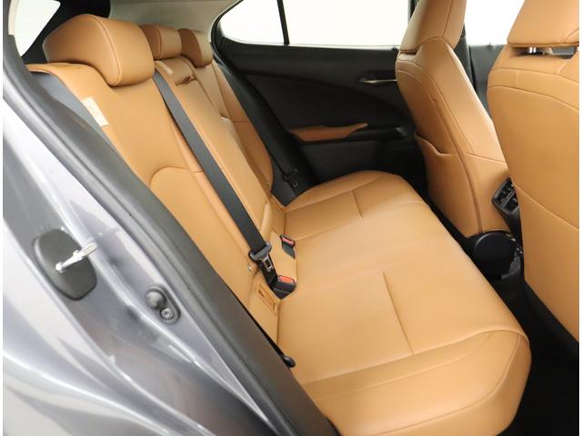 ＵＸ ＵＸ２５０ｈ　バージョンＣ　非認定中古車　２１５／６０Ｒ１７（ダークグレーメタリック塗装）　ブラインドスポットモニター［ＢＳＭ］　サイドバイザー　社外品ドライブレコーダー（前後方）　ドアエッジプロテクター　ホイールロックナット（9枚目）