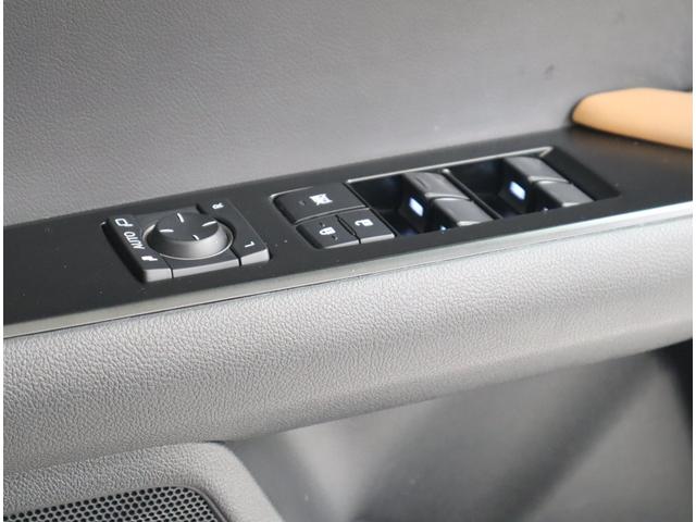 ＵＸ ＵＸ２５０ｈ　バージョンＣ　非認定中古車　２１５／６０Ｒ１７（ダークグレーメタリック塗装）　ブラインドスポットモニター［ＢＳＭ］　サイドバイザー　社外品ドライブレコーダー（前後方）　ドアエッジプロテクター　ホイールロックナット（18枚目）