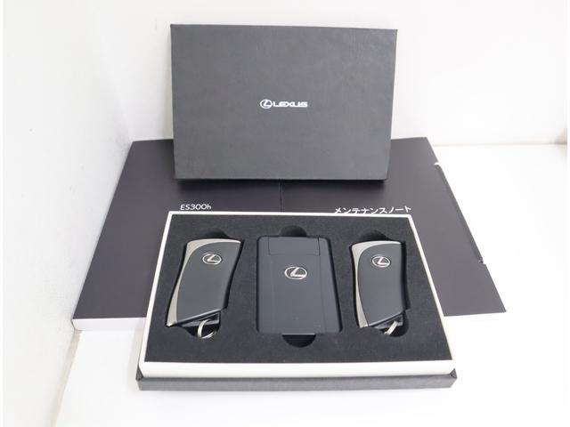 ES ES300h バージョンL 認定中古車 マークレビンソンプレミアムサラウンドサウンドシステム デジタルインナーミラー IRカットフィルム サイドバイザーフロアマット(タイプA) ナンバーフレーム ドアエッジプロテクター(52枚目)