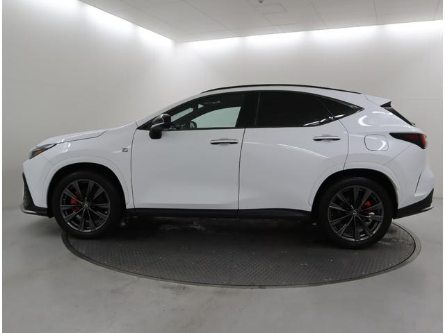 ＮＸ ＮＸ３５０　Ｆスポーツ　オレンジブレーキキャリパ　ルーフレール　パノラミックビューモニタ　後席６：４分割可倒式シート（電動リクライニング＆電動格納機能付）＋後席シートヒータ　デジタルインナミラ　パノラマルーフ三眼ＬＥＤランプ（9枚目）