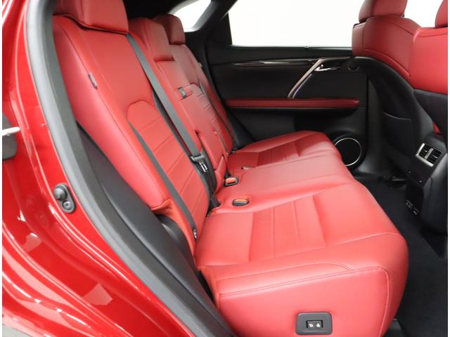 ＲＸ ＲＸ３００　Ｆスポーツ　非認定中古車セカンドパワーシート電動リクライニング＆電動格納機能付セカンドシートヒータームーンルーフ（チルト＆スライド式）パーキングサポートブレーキ（静止物＋後方接近車両［ＰＫＳＢ＋ＢＳＭ＋ＰＶＭ（7枚目）