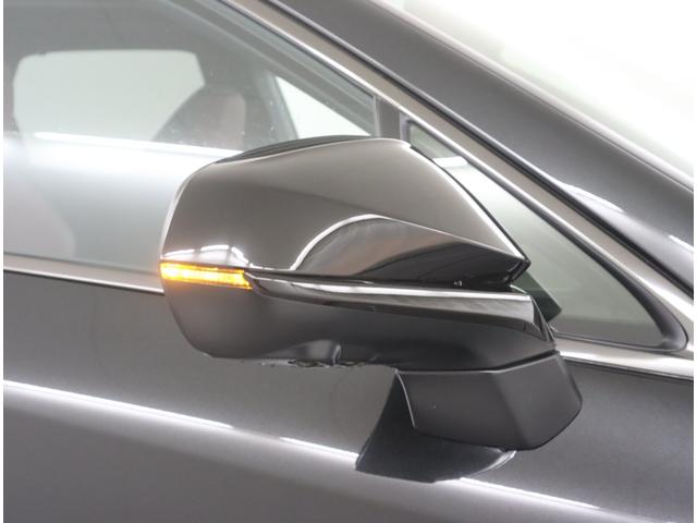 ���s���A�h�A�~���[�ł͊m�F���ɂ����㑤���G���A�ɑ��݂���ԗ������m���A�h�A�~���[�̃C���W�P�[�^�[���_������u���C���h�X�|�b�g���j�^�[