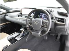 車両後方カメラの映像をバックミラー内のディスプレイに表示されるデジタルインナーミラー装備しています 2