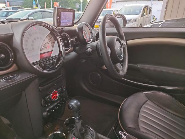 ＭＩＮＩ クーパー　クラブマン　禁煙車　ボンドストリートパッケージ　クールシャンパンルーフ・Ｃピラー・ボンネットストライプ　専用スポーツーシート　クロームラインインテリア　レザー仕上げダッシュボード　カーナビ　ドラレコ　ＥＴＣ（35枚目）