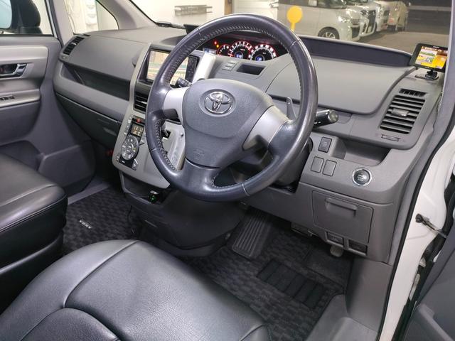 ヴォクシー ＺＳ　煌　禁煙車　リアカーテン６枚　マナレイスポーツ１８インチアルミホイール　社外サスペンション＆ショックアブソーバー　両側電動スライドドア　スマートキー　シートカバー　前後ドラレコ　ＬＥＤルームランプ（6枚目）